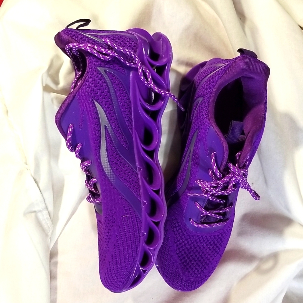 Womens high performance athletic shoes